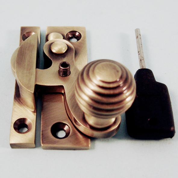 THD113L/AB  Locking  Antique Brass  Locking Clo Reeded Knob Sash Fastener